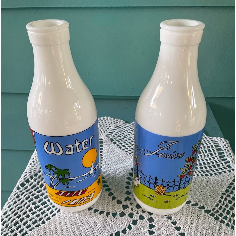 Carlton milk glass quart size milk beach scene- juice duck & cat scene
